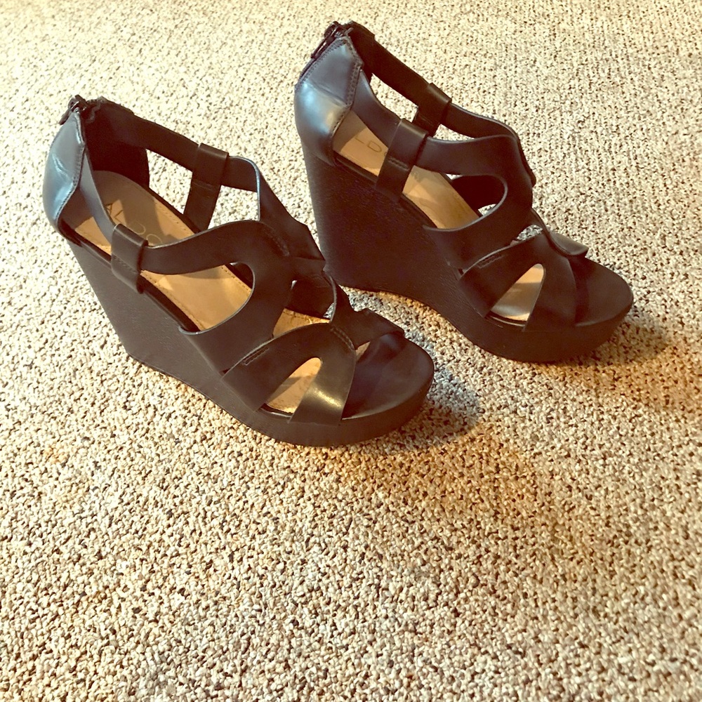 Black wedge heels